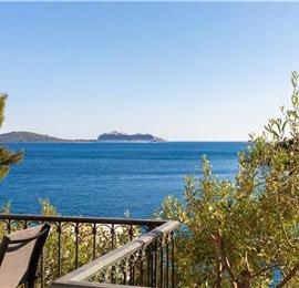 6 Bedroom Waterfront Villa with Pool in Uvala Ljubljeva near Trogir, Sleeps 12-13